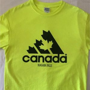 Niagara Falls Canada t-shirt men’s neon yellow medium